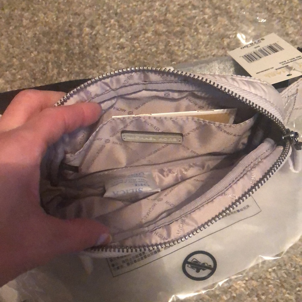 Michael Kors belt bag - Picture 4 of 12